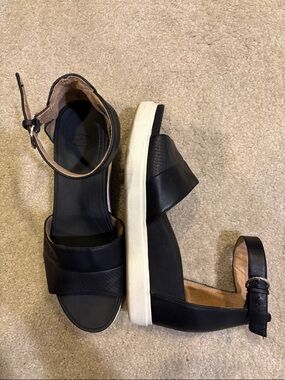 Dr. Scholl's Black Ankle-Strap Platform Sandals with White Sole-Size 11